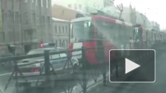 Петербурженка стала жертвой ДТП с трамваем и инкассаторской машиной