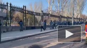 У палаточного лагеря в центре Еревана собираются сторонники оппозиции