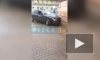 Видео: на Звенигородской пьяный водитель въехал в дом и сбежал без машины