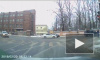 Видео: на Среднем проспекте в "зад" такси врезалось другое такси