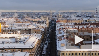 Сосульки и горы снега: как чистят крыши домов в центре Петербурга