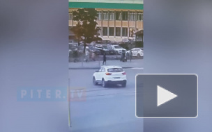 Момент столкновения Hyundai Creta и Hyundai Solaris на пересечении Ушинского и Просвещения попал на видео 
