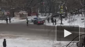 Видео: В Нижнем Новгороде штурмом взяли квартиру мужчины, который устроил взрыв в подвале дома