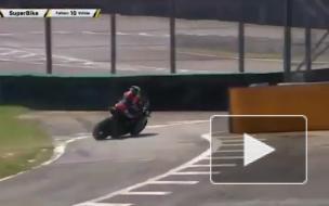 Гибель бразильского мотогонщика во время соревнований попала на видео