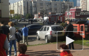 Неизвестный хулиган сообщил о бомбе в торговом центре в Рыбацком