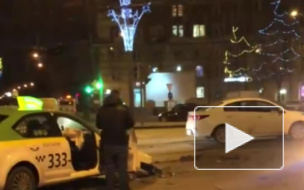 Ночью в ДТП на Заневском проспекте пострадал пассажир такси