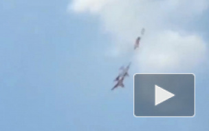 Видео из Индии: На авиасалоне "Aero India-2019" разбились два самолета ВВС 