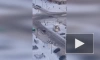 Видео: на Богатырском проспекте малыши катаются с горки вблизи проезжей части