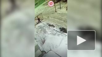 В Томске 7-летнего мальчика зажало автоматическими воротами