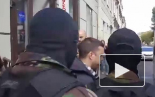 Полиция пришла с обысками к активистам штаба Навального в Петербурге