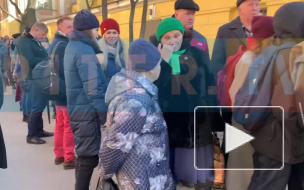 Километровая очередь выстроились в Ботанический сад