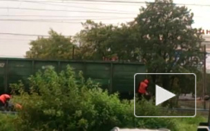 Сумасшедший зацепер в форме железнодорожника прокатился по Петербургу