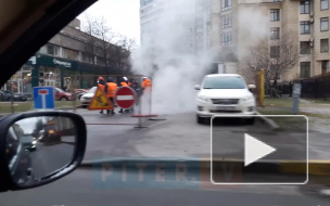 На Большеохтинском проспекте из-под асфальта повалил пар