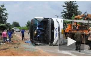 Жуткая трагедия в Китае: автобус рухнул в пруд, захлебнулись маленькие дети