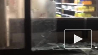 Появилось видео последствий ДТП на Московском проспекте, где "Газель" въехала в витрину магазина 