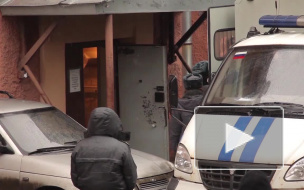 Женщина сама развращала свою 13-летнюю дочь, а также позволяла это делать своему знакомому