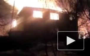 Появилось видео пожара в частном доме в Находке