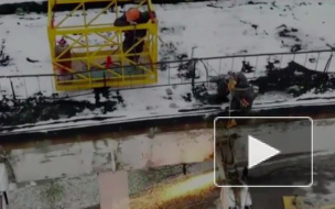 Во время обрушения СКК одному из рабочих удалось спастись