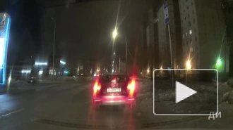 В Петербурге водитель зажал стеклом руки сотрудника дорожной полиции и протащил его по асфальту около 200 метров 