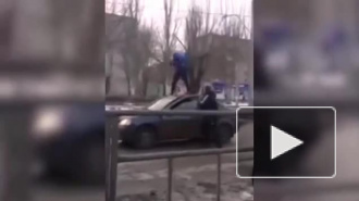 Видео из Волжского: дикие танцы закончились в багажнике автомобиля