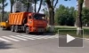 Спецмашины из Ленобласти приводят в порядок улицы в Енакиево