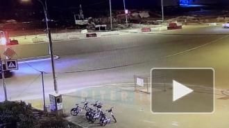 На Комендантском Ferrari влетел в дрифтующий BMW