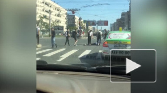 Видео: На перекрестке Ленинского проспекта и Зины Портновой на пешеходном переходе сбили человека