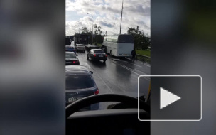 Утром на Московском шоссе столкнулись фура и пассажирский автобус 