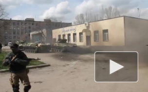 В Славянске танкистский дрифт сняли на видео, в Краматорске танки под российскими флагами