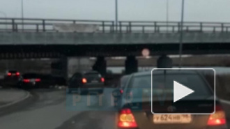 "Мост глупости" на Софийской поймал московскую "Газель"