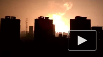 На месте страшного взрыва в Тяньцзине найден один выживший, число погибших возросло до 55 человек