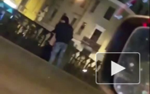 Напротив Казанского собора молодая пара занялась любовью