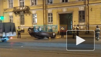 На "Спортивной" перевернулся автомобиль