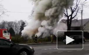 Появилось видео пожара в деревенском доме на Выборгском шоссе