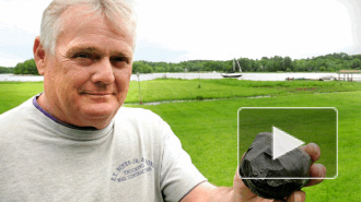 Американец нашел кусок станции "Мир" рядом со своим домом