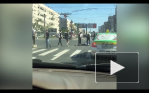 Видео: На перекрестке Ленинского проспекта и Зины Портновой на пешеходном переходе сбили человека