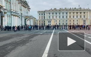 В честь 8 марта в Эрмитаже – бесплатный вход. Очереди не заставили себя ждать