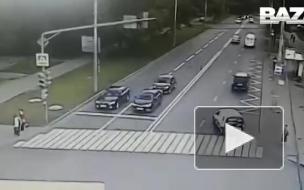 Видео момента ДТП: При наезде автобуса на остановку на юго-востоке Москвы погибла женщина