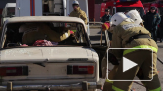 Сотрудники МЧС наперегонки вырезали "пострадавших" из автомобилей