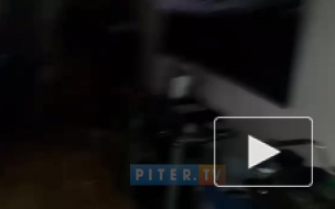 Жители Колпино сообщили о масштабной протечке в жилом доме после прорыва трубы 