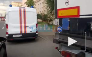 Фото: на Лифляндской фура въехала в арку дома