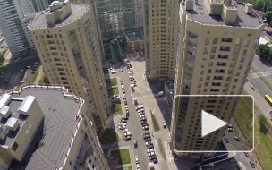 Мужчина при загадочный обстоятельствах выпал из окна дома на Авиаконструкторов