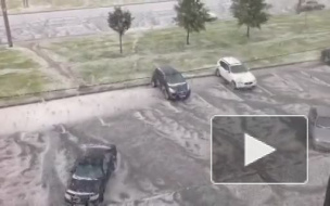 Петербург завалило градом, а соцсети - фотографиями разгула стихии