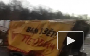 В Москве грузовик "Вам везёт" разорвало на части в результате ДТП на МКАД
