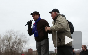 На митинге в Петербурге кандидата от "Единой России" Максима Долгополова освистали