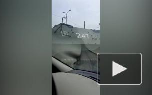 В Волгограде с трала скатился бронетранспортер