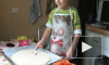 Пятилетний мальчик готовит пиццу!