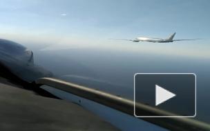 Россия опубликовала видео перехвата приближавшегося к ее границам самолета США