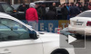 Видео: у тела погибшего на Ивановской улице собралась толпа