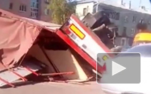 Жуткое видео из Смоленска: перекресток не поделили 4 авто